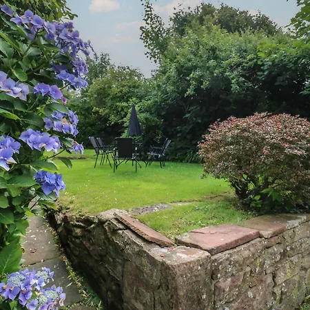 Holiday home Hampton House